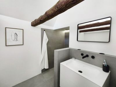 Bad mit bodengleicher Dusche