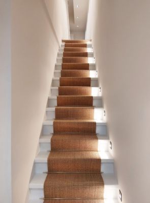aufgearbeitete Treppe EG