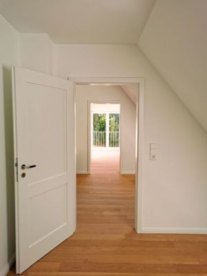 helles Dachgeschoss mit Schlafraum und Ankleide