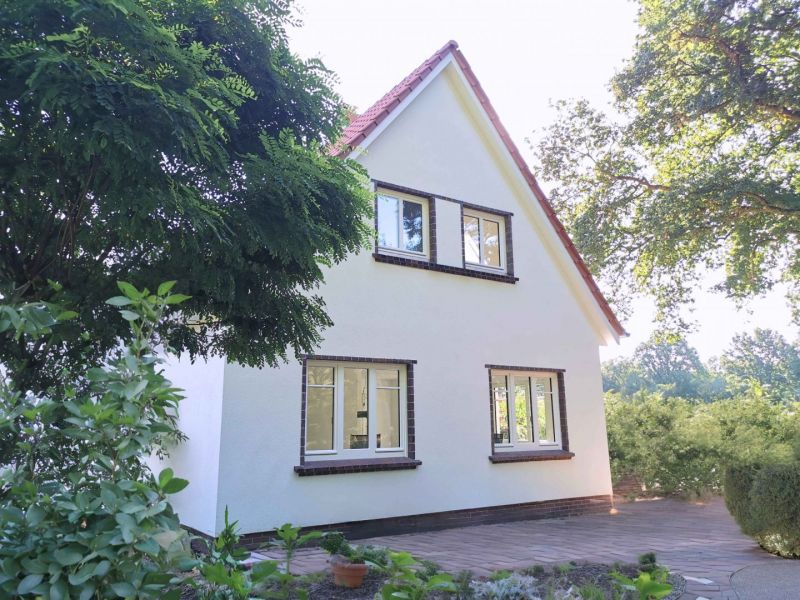 Straßenansicht-nach-der-Sanierung.jpg