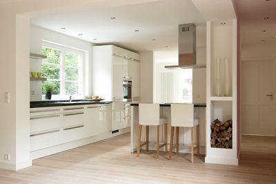 Umbau Architekt: Küche Wohnhaus moderne weiße Hochglanzküche