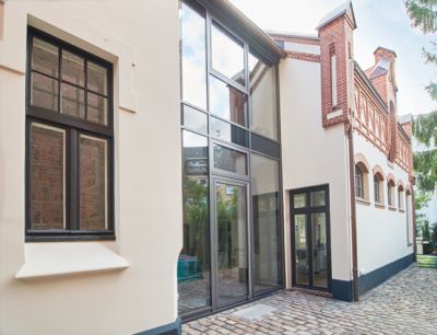 Seitenansicht und Eingang