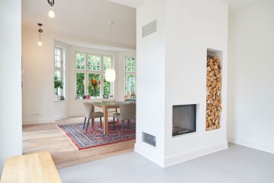 Kamin und Esszimmer